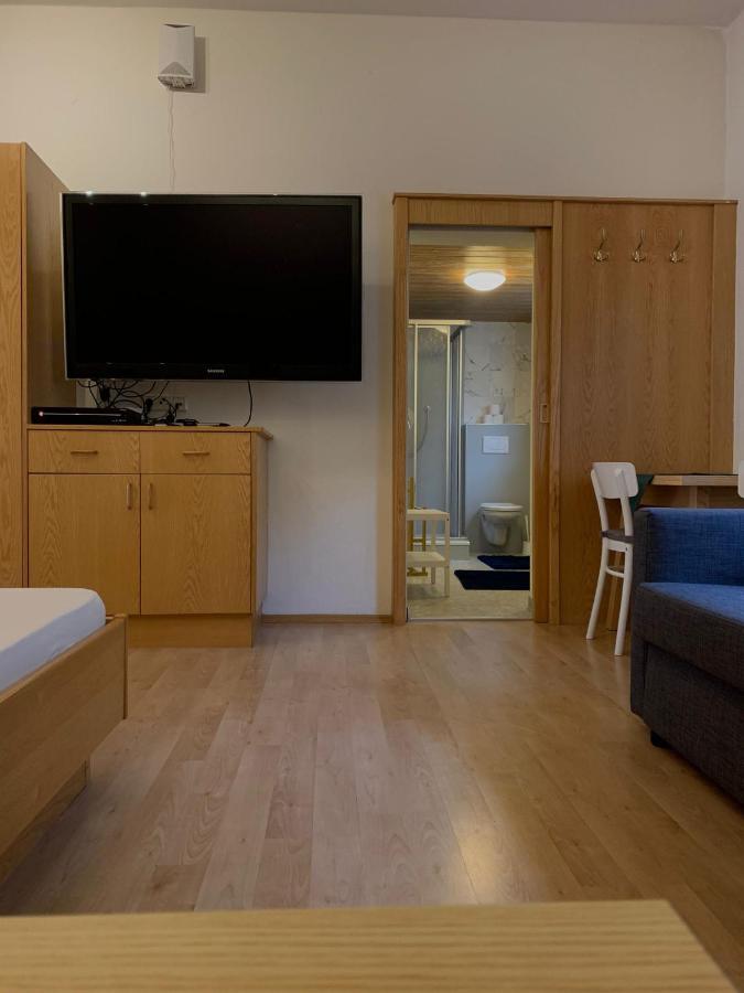 Ferienwohnung Schweng Tux Buitenkant foto